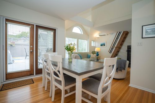 1346 Laburnum St, Vancouver, BC, V6J3W3 | Card Image