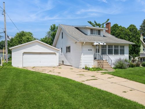 435 Forest Dr Se, Cedar Rapids, IA, 52403-4253 | Card Image