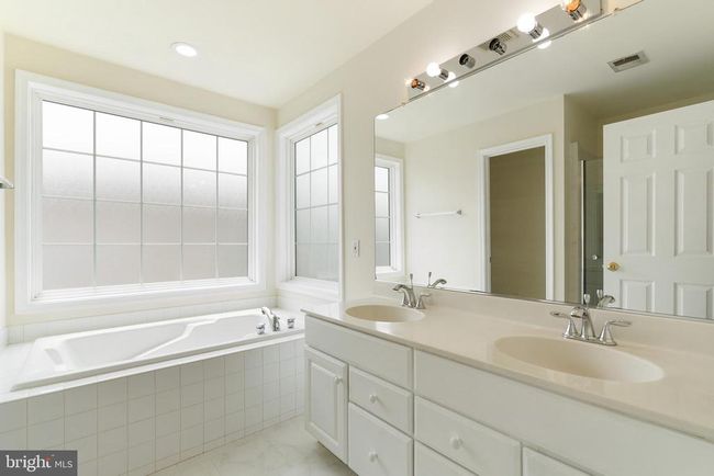 5161 Sapphire Sky Ln, Townhouse with 4 bedrooms, 3 bathrooms and null parking in CENTREVILLE VA | Image 30