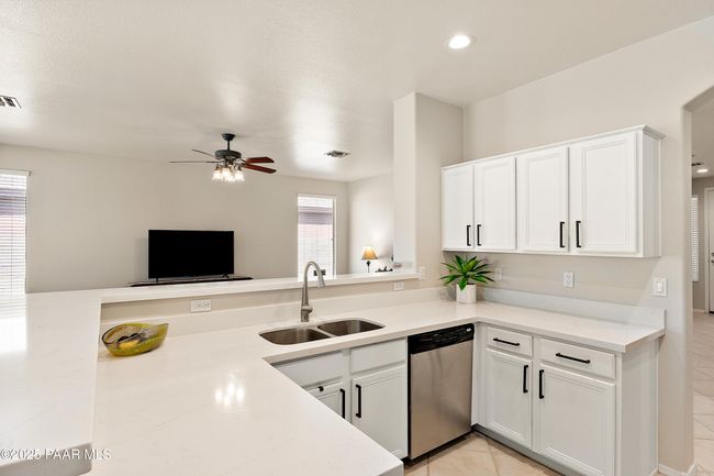 LIGHT & BRIGHT HOME | Image 5