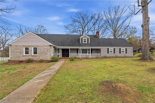 201 Stone St, Thomasville, NC, 27360-3843 | Card Image
