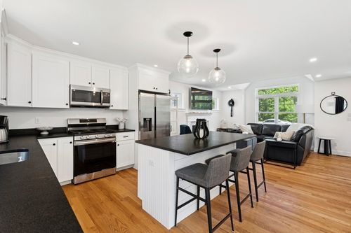 140 Broken Bow Ln, Teaticket, MA, 02536-5731 | Card Image