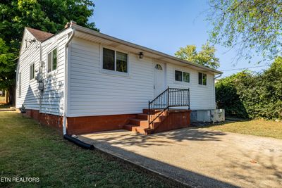 719 Ferry St, House other with 3 bedrooms, 2 bathrooms and null parking in Loudon TN | Image 3