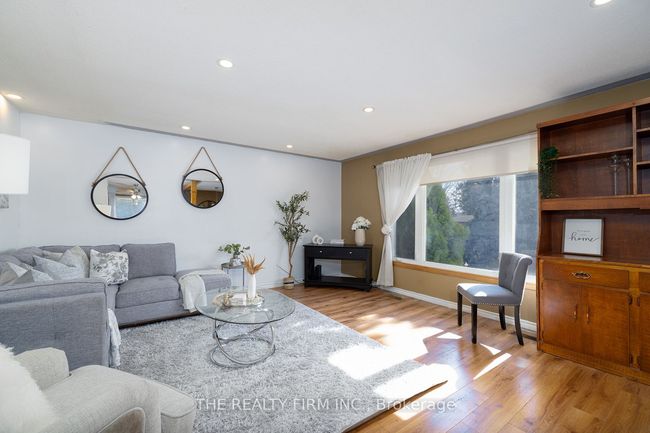 1707 Hansuld St, Home with 6 bedrooms, 2 bathrooms and 4 parking in London ON | Image 5