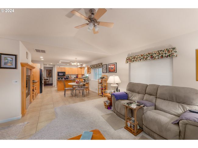 217 Christopher Ct, House other with 3 bedrooms, 2 bathrooms and 2 parking in Winchester OR | Image 10