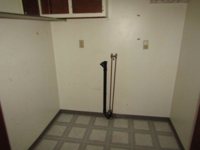 11 Raymond St, House other with 3 bedrooms, 1 bathrooms and 1 parking in Dravosburg PA | Image 8