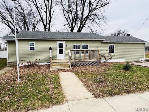 109 N School St, Raymond, IL, 62560-5286 | Card Image