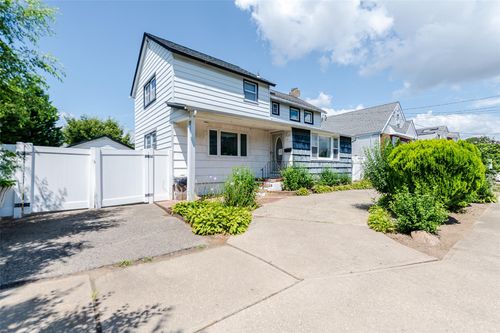 2962 Deen St, Oceanside, NY, 11572-3121 | Card Image
