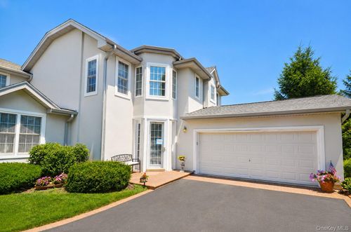 727 Balfour Place, Huntington, NY, 11747 | Card Image