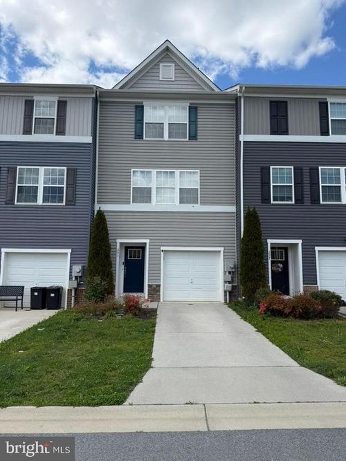 293 Magellan Dr, MARTINSBURG, WV, 25404-4006 | Card Image