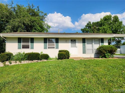 702 Vendome Ln, Manchester, MO, 63011-4137 | Card Image