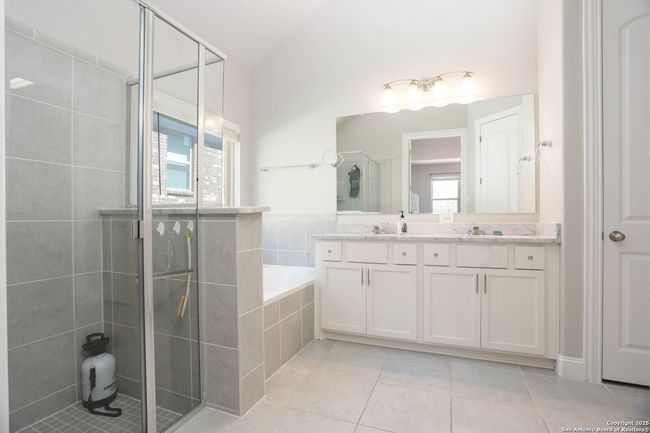 7927 Anza Run, House other with 4 bedrooms, 3 bathrooms and null parking in Boerne TX | Image 9