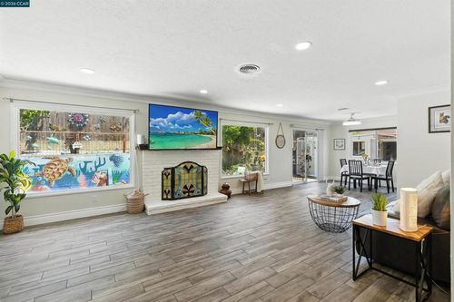 1201 Valle Vista Ave, Vallejo, CA, 94589-2826 | Card Image