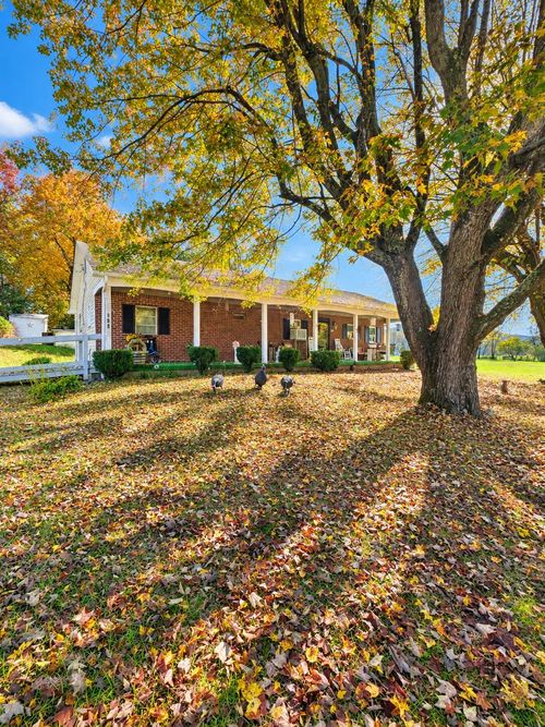 208 Meadowdale Rd, Clifton Forge, VA, 24422 | Card Image