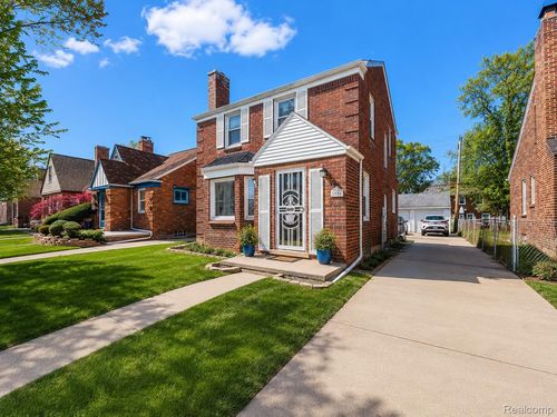 5936 Hillcrest St, Detroit, MI, 48236-2108 | Card Image