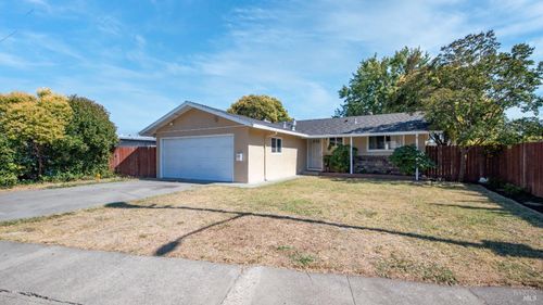 713 San Remo St, Fairfield, CA, 94533-4037 | Card Image