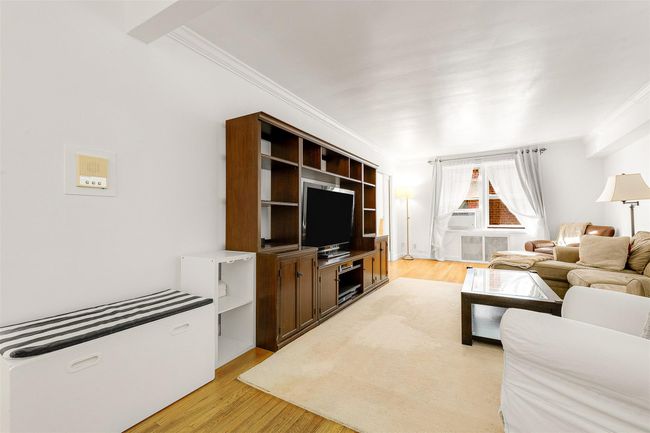 APT-3B - 72 112 Th St, Home with 2 bedrooms, 1 bathrooms and null parking in Forest Hills NY | Image 5