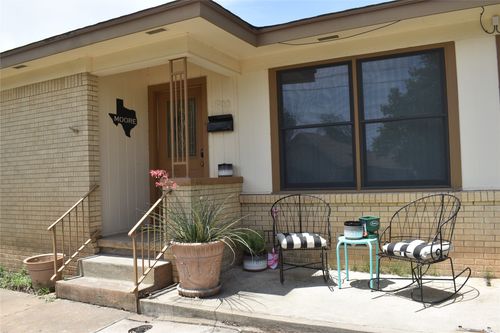 1900 S Walnut St, Brady, TX, 76825-7325 | Card Image