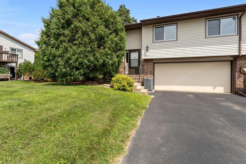 1330 Dellwood St S, Cambridge, MN, 55008-2152 | Card Image