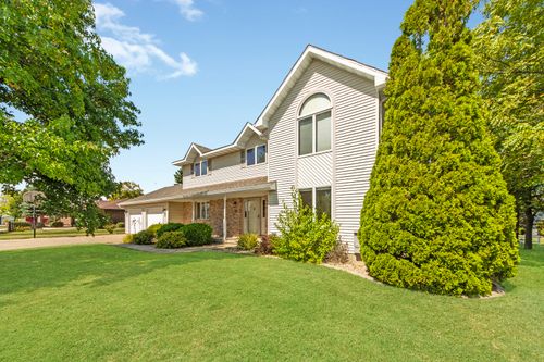 718 Claire St, Minonk, IL, 61760-1612 | Card Image