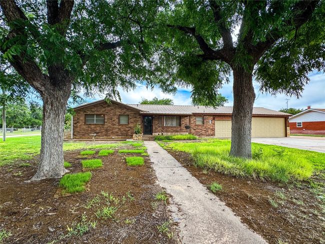 1001 N Avenue H, House other with 3 bedrooms, 3 bathrooms and null parking in Haskell TX | Image 35