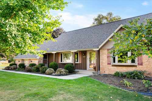 6101 N Alberta Ln, GLENDALE, WI, 53217-4413 | Card Image