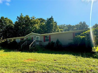 Manufactured / mobile home with a front lawn | Image 3