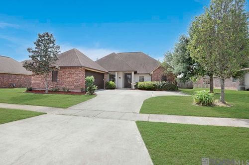 2970 Majestic Oaks Ave, Zachary, LA, 70791-3188 | Card Image
