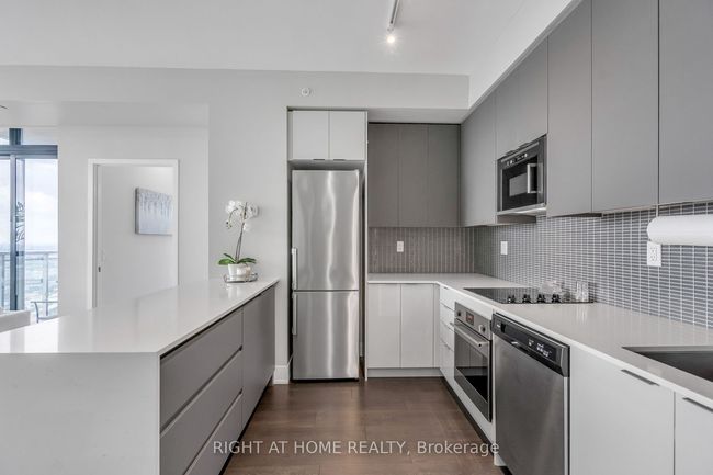 2303 - 2916 Highway 7, Condo with 2 bedrooms, 2 bathrooms and 1 parking in Vaughan ON | Image 7