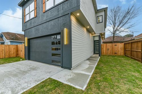 613 Melbourne St, Houston, TX, 77022-5556 | Card Image