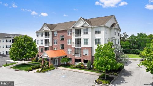 304-1050 Crest Way, YORK, PA, 17403-9100 | Card Image
