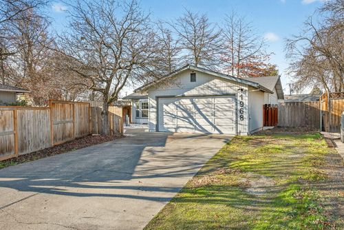 1968 Hutchins Cir, Medford, OR, 97504-4878 | Card Image