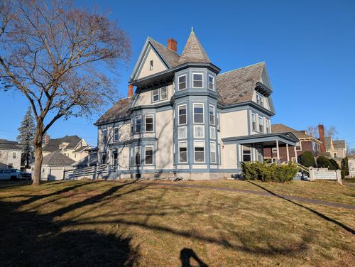 708 Pine St, Manchester, NH, 03104-3103 | Card Image