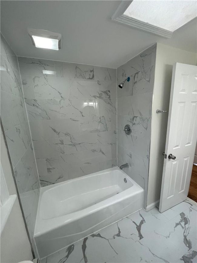 Bathroom #1 | Image 4