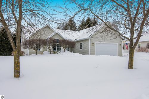 2934 Ridge Trail Dr, Traverse City, MI, 49684-7595 | Card Image