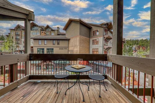 317-2000 N Village Dr, Truckee, CA, 96161-4349 | Card Image