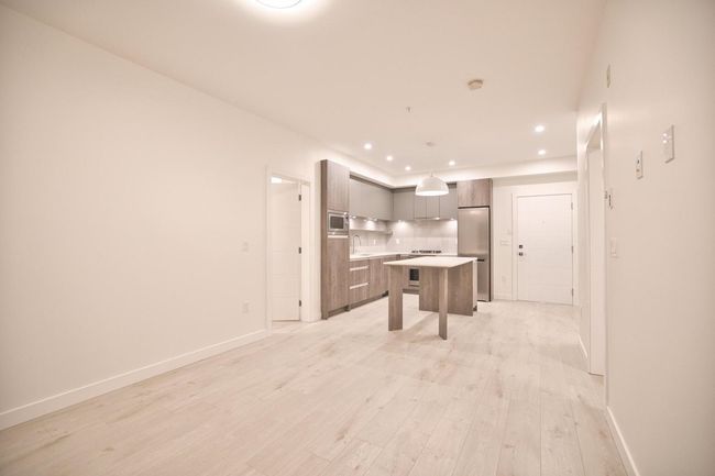 205 - 14225 103a Avenue, Condo with 2 bedrooms, 2 bathrooms and 1 parking in Surrey BC | Image 3