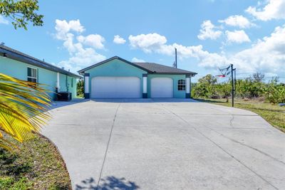 10459 Alexandria Avenue, House other with 5 bedrooms, 3 bathrooms and null parking in Englewood FL | Image 3