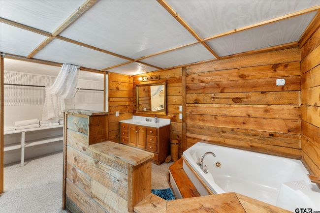 230 W Sesame St, House other with 3 bedrooms, 2 bathrooms and null parking in Karnack TX | Image 43