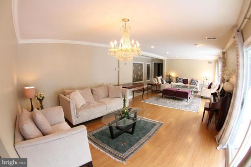 1542 Crowell Rd, VIENNA, VA, 22182-1513 | Card Image