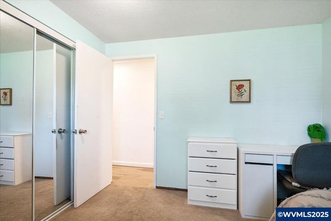 210 Silver Loop, House other with 3 bedrooms, 2 bathrooms and 2 parking in Silverton OR | Image 15
