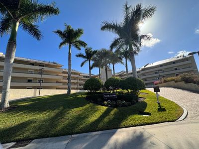 N302 - 16940 Bay Street, Condo with 3 bedrooms, 2 bathrooms and null parking in Jupiter FL | Image 1