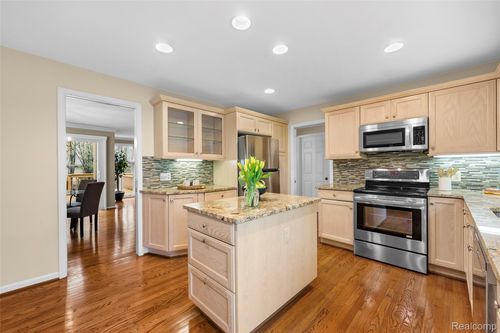 1204 S Timberview Trl, Bloomfield Hills, MI, 48304-1506 | Card Image