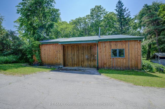 13233 5 Th Line, Home with 4 bedrooms, 5 bathrooms and 20 parking in Rockwood ON | Image 32