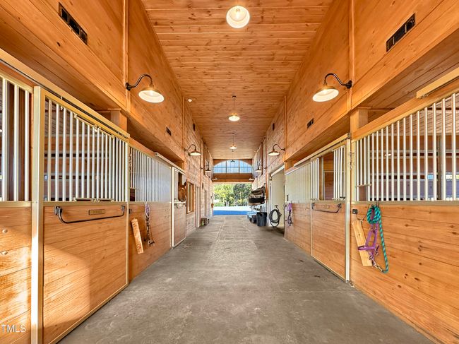 Horse Barn Main View | Image 22