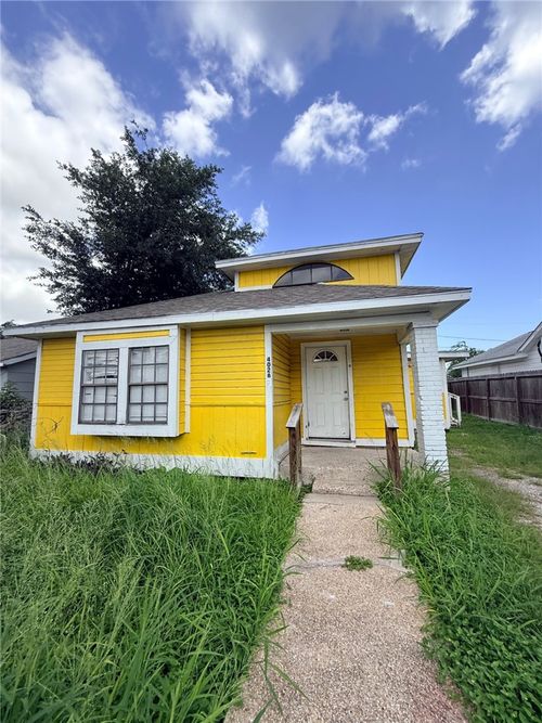 4026 Zapata St, Corpus Christi, TX, 78405-3115 | Card Image