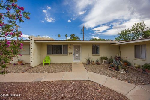 390 N Silverbell Rd, Tucson, AZ, 85745-2652 | Card Image