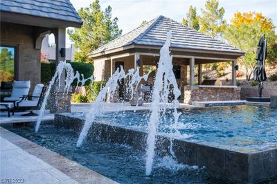 Water feature of the pool | Image 3