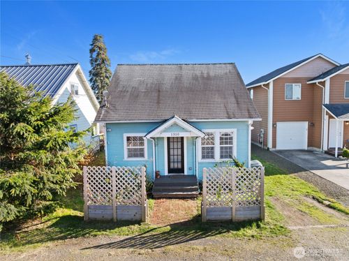 1310 44th Pl, Seaview, WA, 98644-2057 | Card Image
