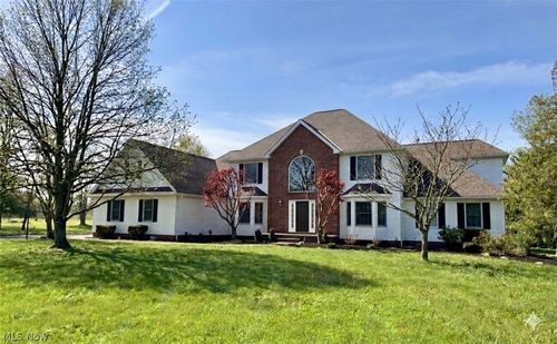 11379 Woodiebrook Rd, Chardon, OH, 44024-8469 | Card Image